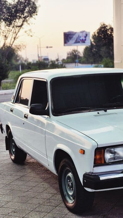 Vaz 2107 sotiladi