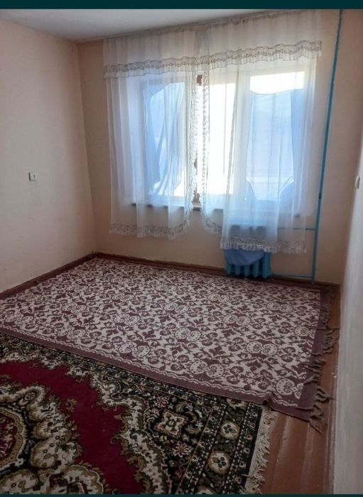 Zafar restorani yaqinida 1 xonali kvartira sotiladi